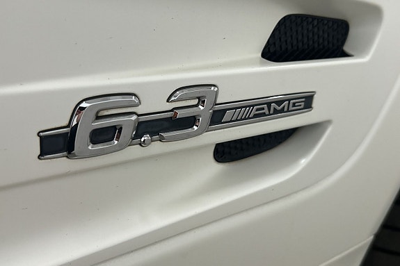 Mercedes-Benz SL63 14 of 26