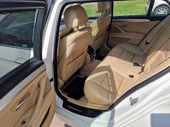 BMW 530d 4 of 5