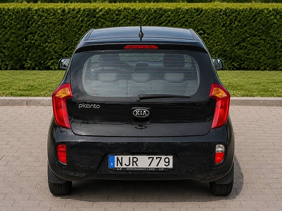 Kia Picanto 3 of 8