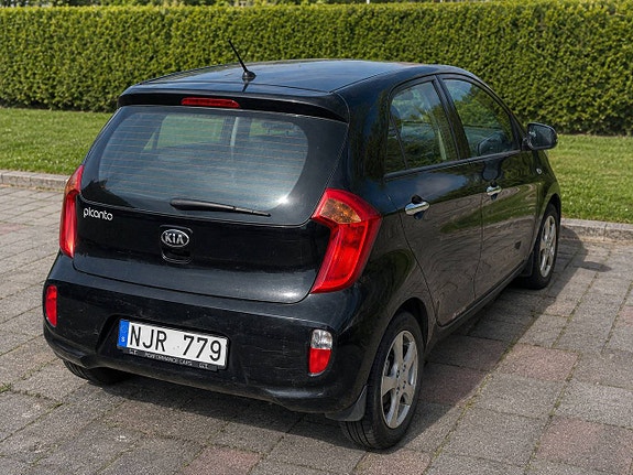 Kia Picanto 2 of 8