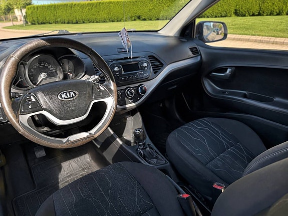 Kia Picanto 7 of 8