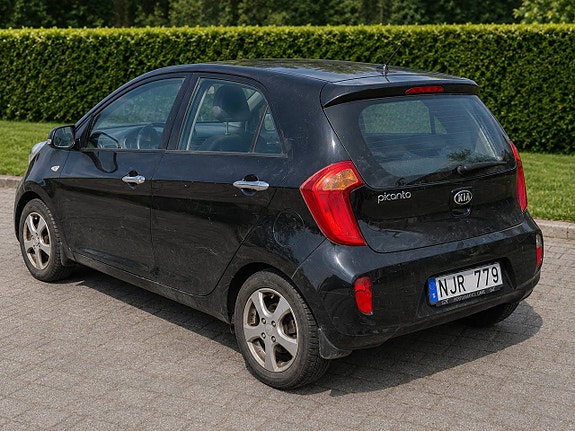 Kia Picanto 4 of 8