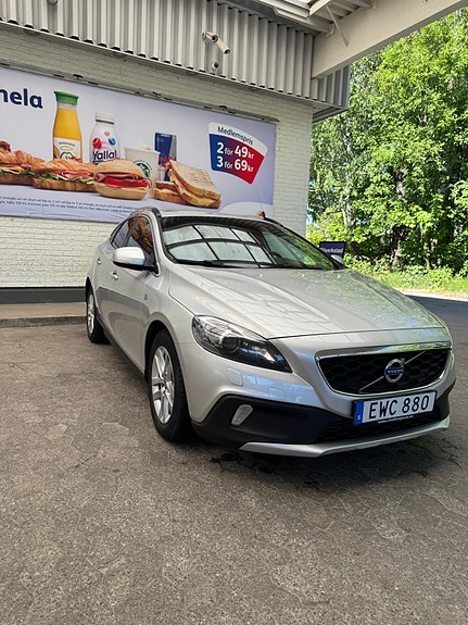 Volvo V40 Cross Country 3 of 5