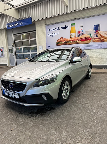 Volvo V40 Cross Country 2 of 5