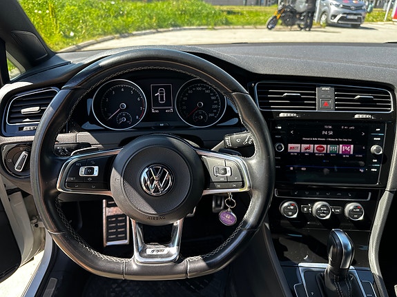Volkswagen Golf VII 8 of 8