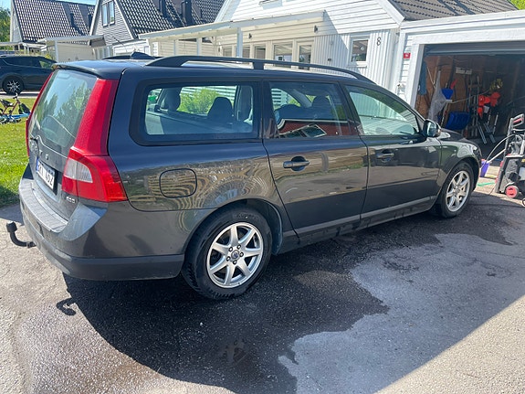 Volvo V70 4 of 5