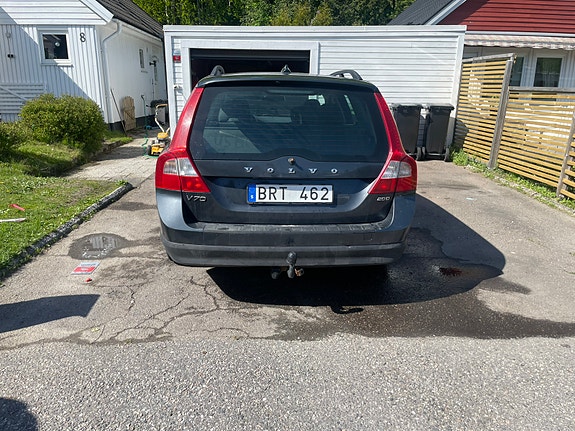 Volvo V70 3 of 5
