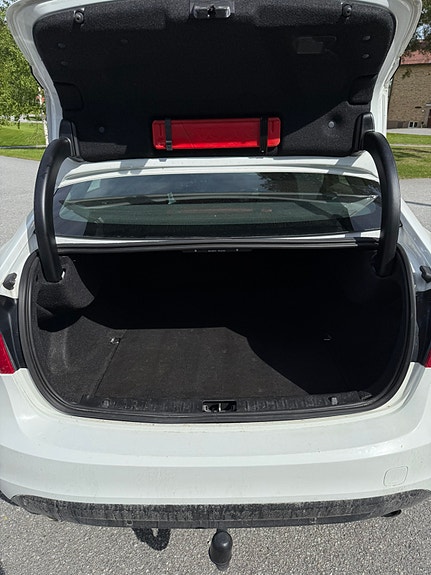 Volvo S60 4 of 5