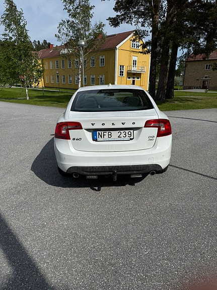 Volvo S60 3 of 5
