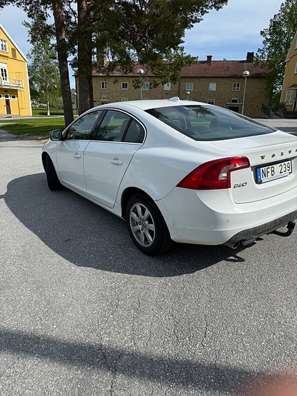 Volvo S60 2 of 5