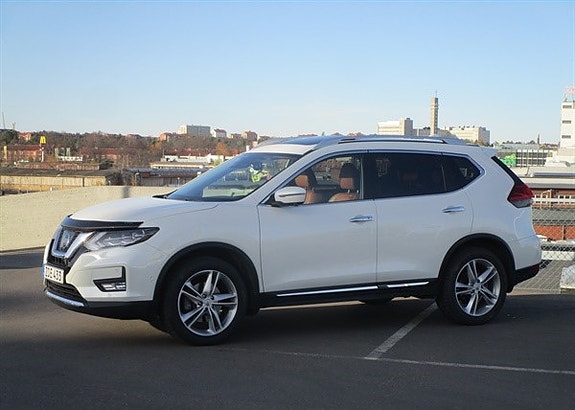 Nissan X-Trail 2 of 5