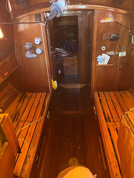 Royal Viking 28f 3 of 4