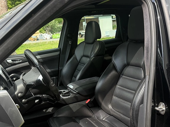 Porsche Cayenne GTS 6 of 8