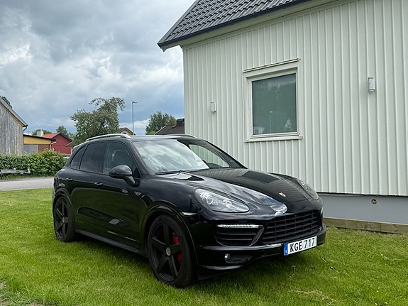 Porsche Cayenne GTS 2 of 5