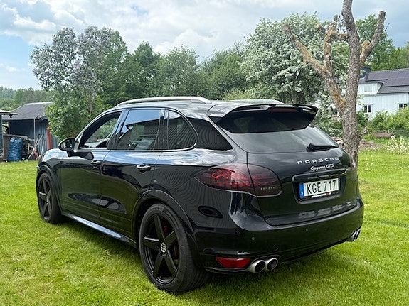 Porsche Cayenne GTS 4 of 5