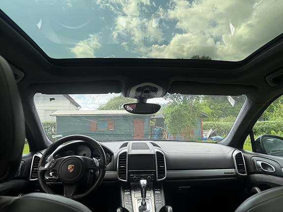 Porsche Cayenne GTS 7 of 8