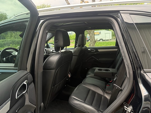 Porsche Cayenne GTS 8 of 8