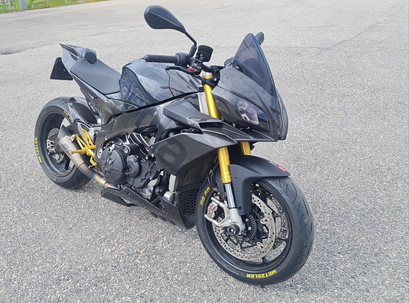 Aprilia Tuono V4 R 2 of 5