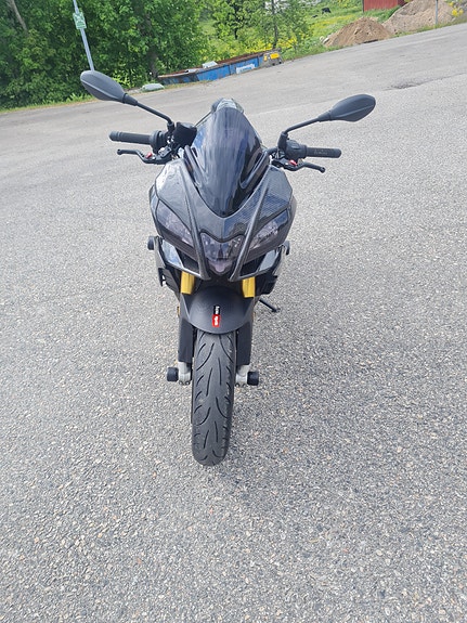 Aprilia Tuono V4 R 4 of 5