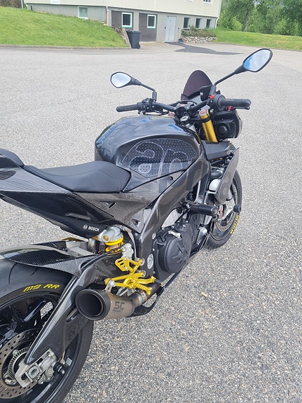 Aprilia Tuono V4 R 3 of 5