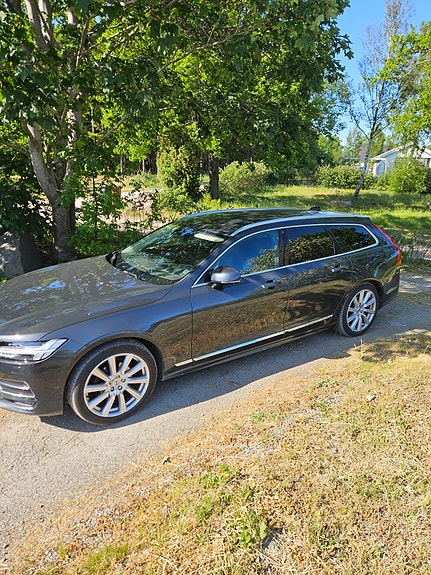 Volvo V90 2 of 5