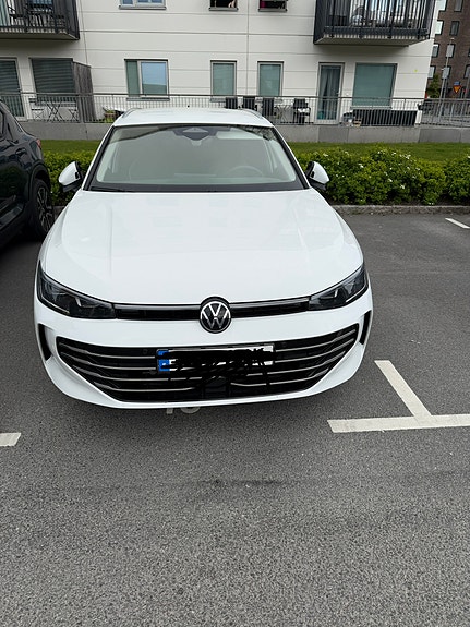 Volkswagen Passat 2 of 3