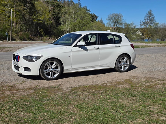 BMW 116i 3 of 5