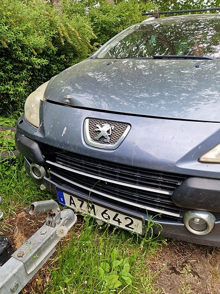 Peugeot 307 SW 2 of 5