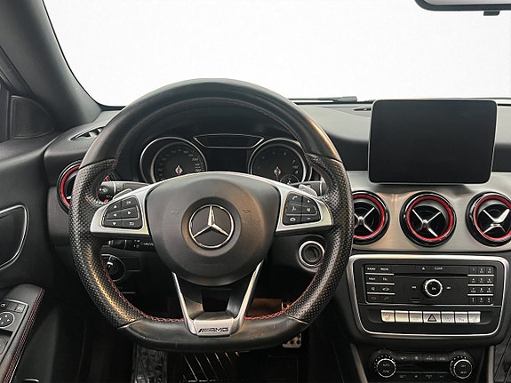 Mercedes-Benz CLA250 14 of 30