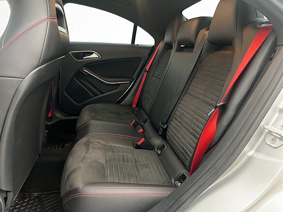 Mercedes-Benz CLA250 26 of 30