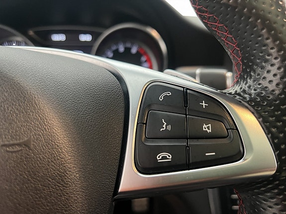 Mercedes-Benz CLA250 18 of 30