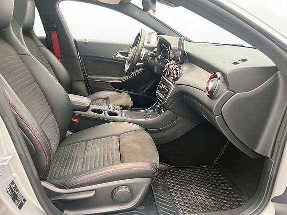 Mercedes-Benz CLA250 24 of 30