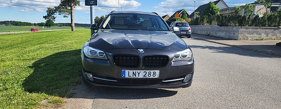 BMW 523i 2 of 5