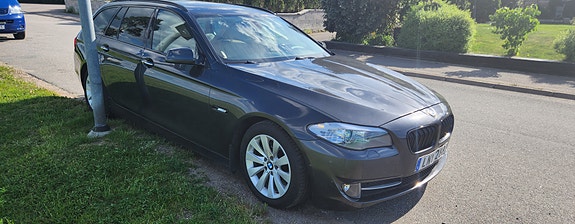 BMW 523i 3 of 5