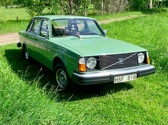 Volvo 240 3 of 5