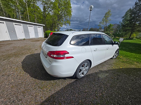 Peugeot 308 SW 3 of 5
