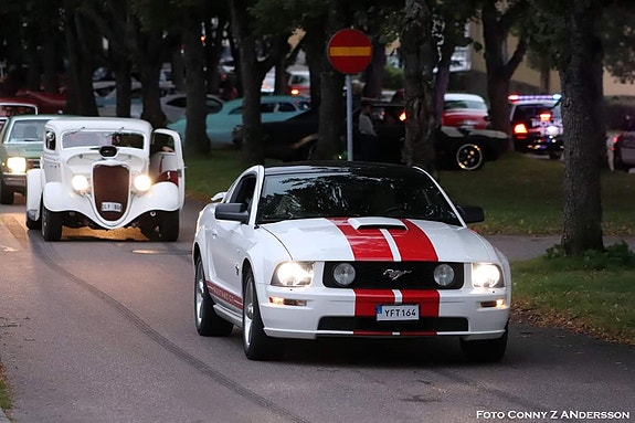 Ford Mustang 4 of 4