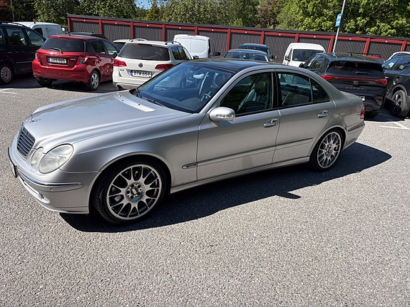 Mercedes-Benz E500 2 of 5