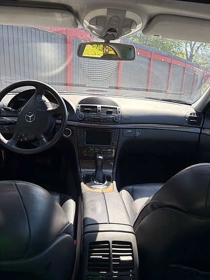 Mercedes-Benz E500 5 of 5
