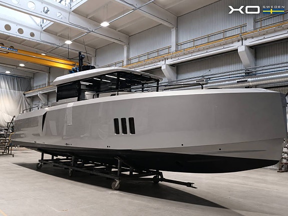 XO EXPLR 44 THE ART OF ARRIVING IN A YACHT 2 of 5
