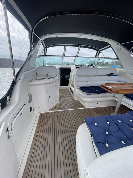 Sea Ray 330 Sundanser 4 of 10