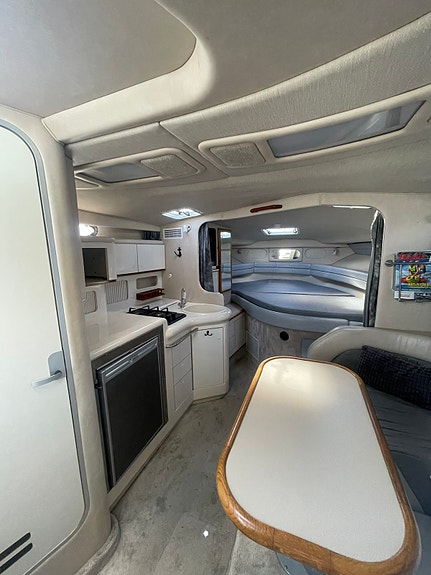 Sea Ray 330 Sundanser 5 of 10