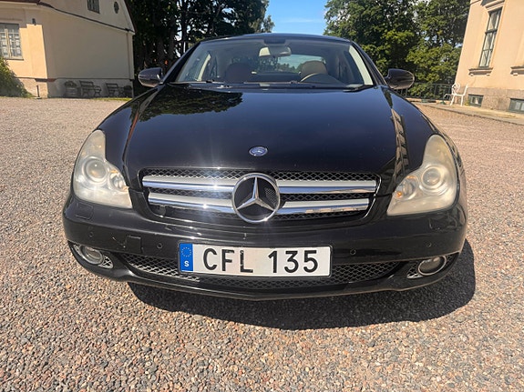 Mercedes-Benz CLS320 4 of 5