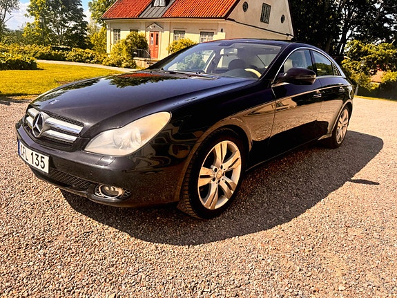 Mercedes-Benz CLS320 3 of 5