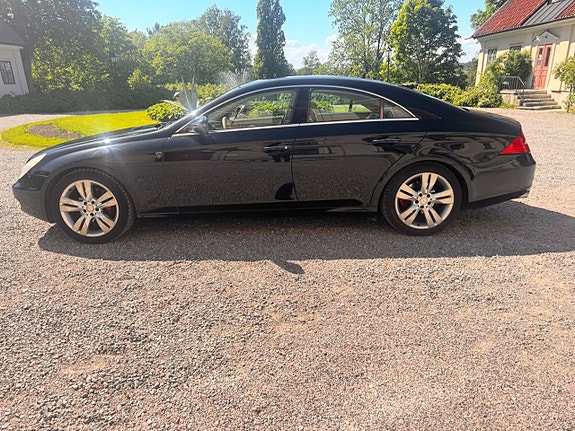 Mercedes-Benz CLS320 11 of 23