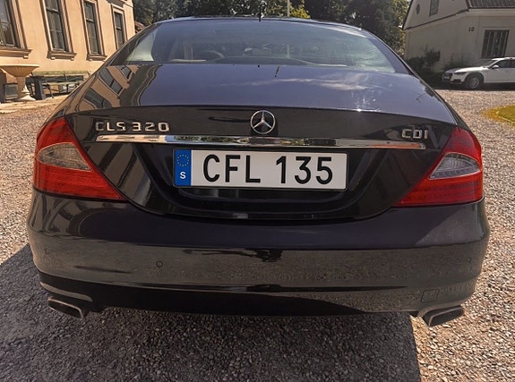 Mercedes-Benz CLS320 8 of 23