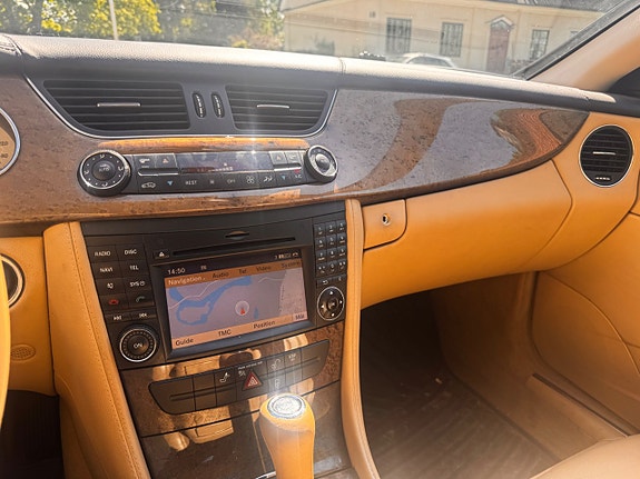 Mercedes-Benz CLS320 21 of 23