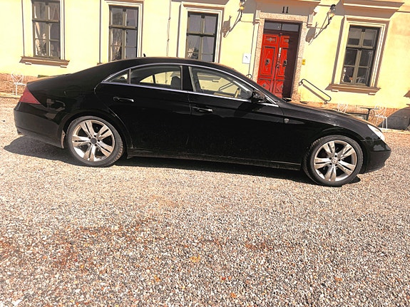 Mercedes-Benz CLS320 6 of 23