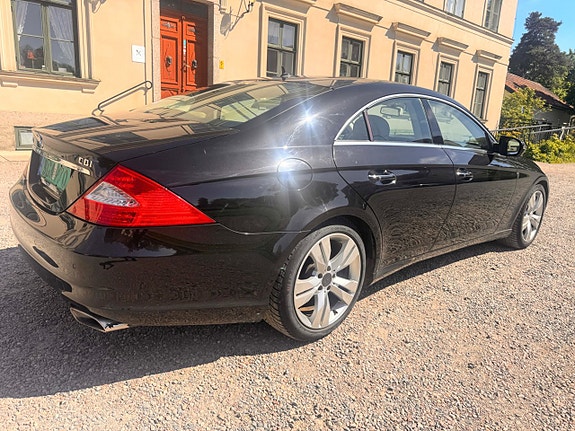 Mercedes-Benz CLS320 7 of 23