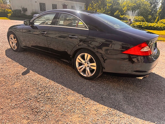 Mercedes-Benz CLS320 10 of 23